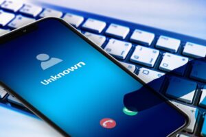 Top reverse phone number lookup applications